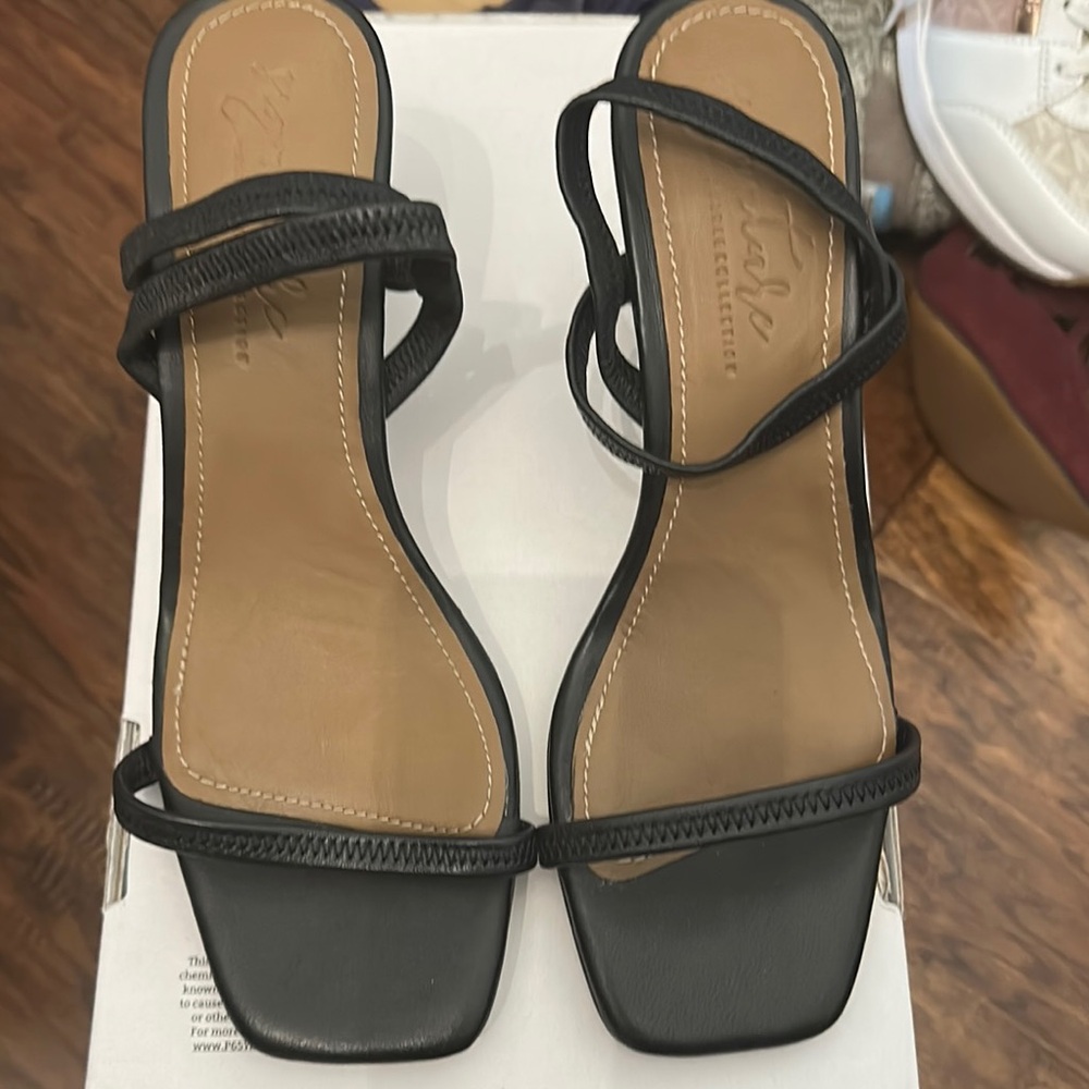 Signature by Journee Collection Black Strappy Sandals